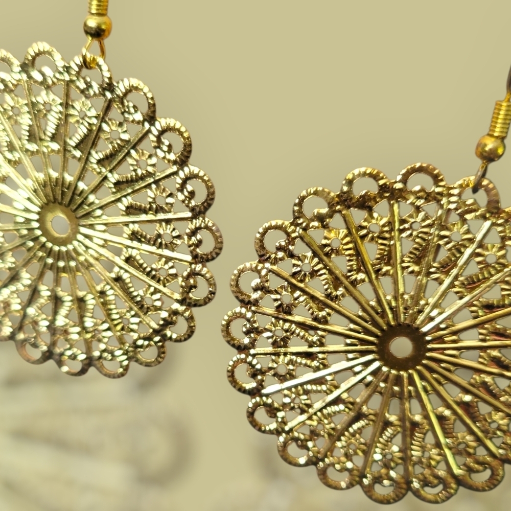 Elegant Gold Filigree Earrings